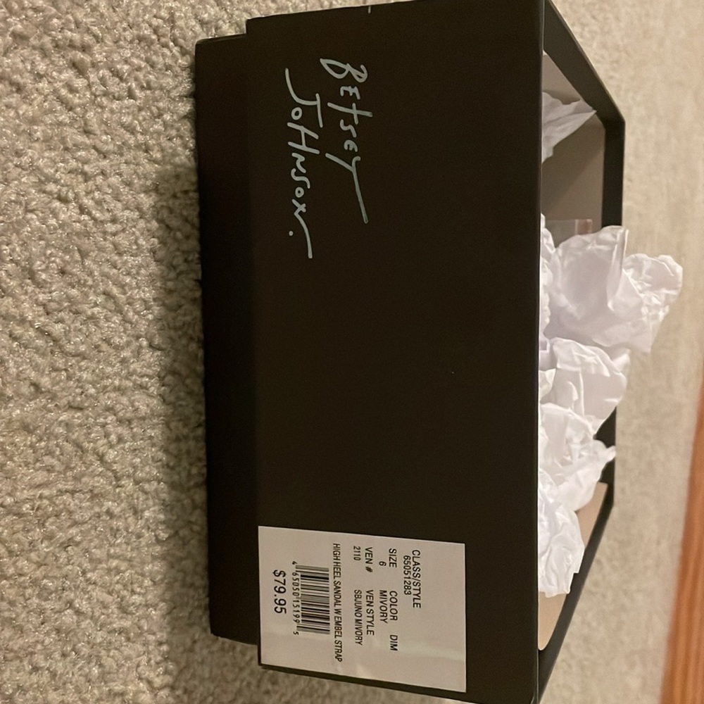 Heels - Picture 4 of 4